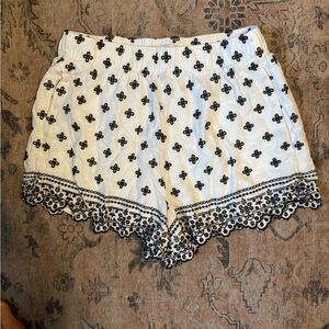 Abercrombie & Fitch High Waist White and Black Patterned Shorts